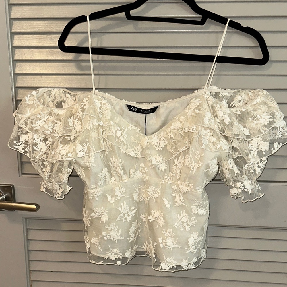 Zara Ivory Floral Lace Off-Shoulder Ruffle Top size medium BNWT